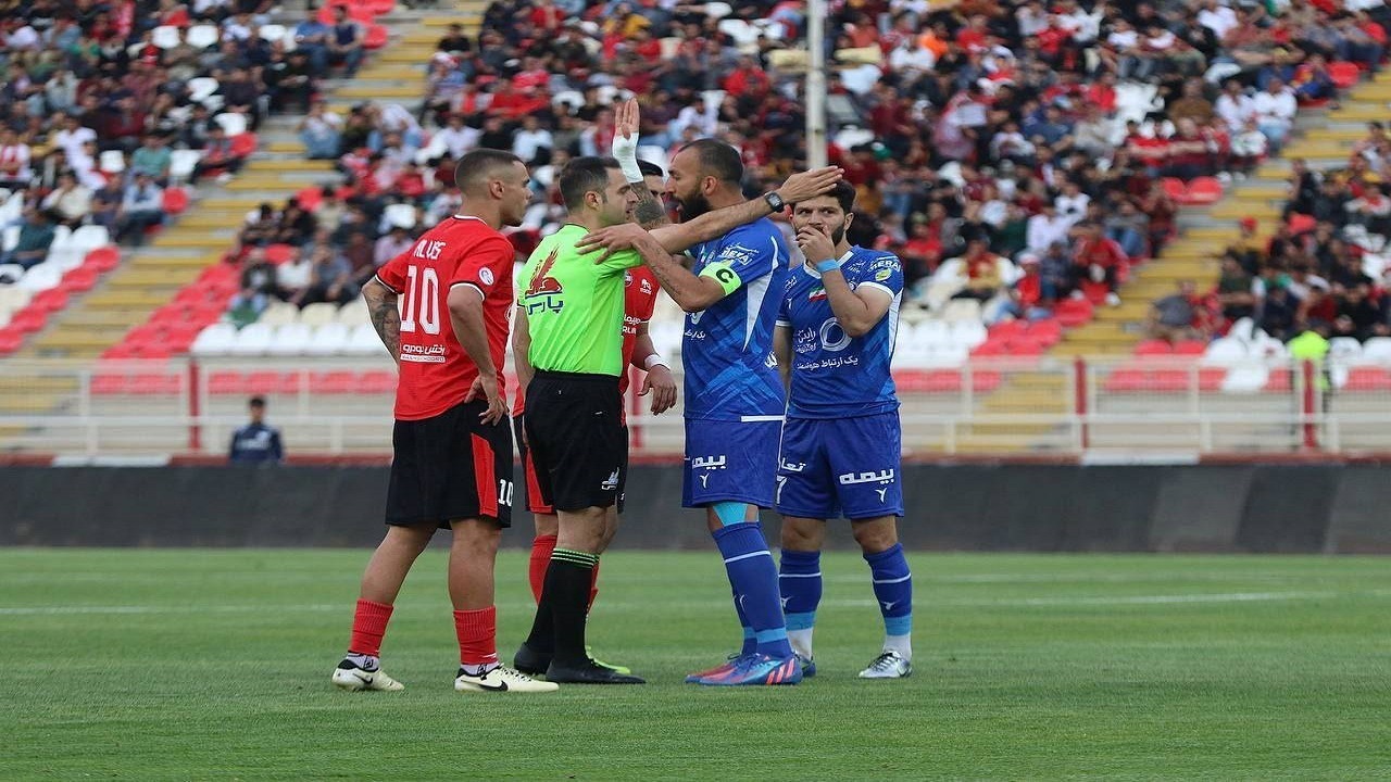 تراکتور - استقلال؛ نبرد قهرمانان در نقش جهان