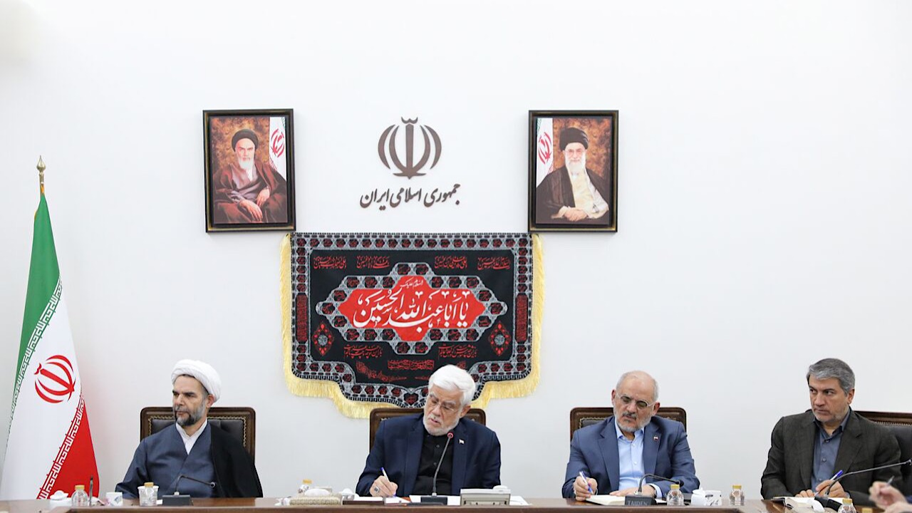 عارف: ستاد تنظیم بازار و برخورد‌های نظارتی ابزار کار اقتصادی حکومت است