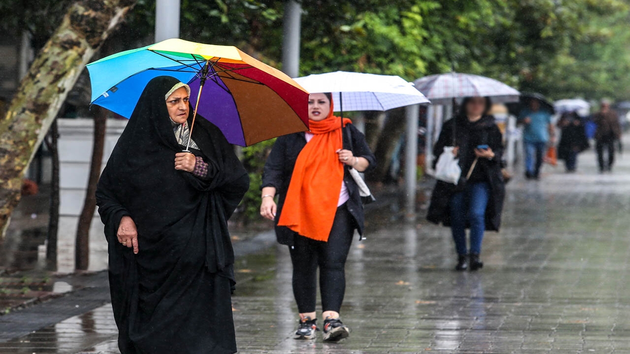 تداوم رگبار باران در نوار شمالی کشور/ کاهش نسبی دما از پنجشنبه