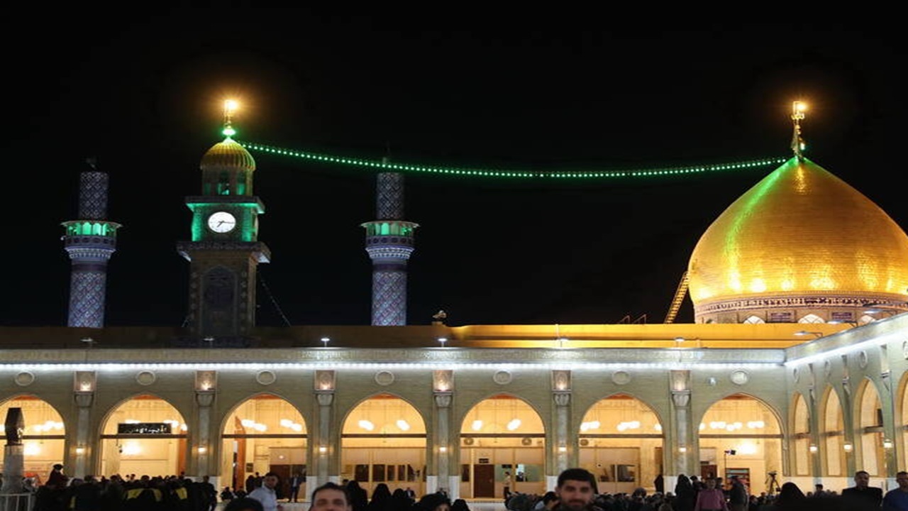 فیلمی از حال مسجد کوفه هنگام اذان مغرب و عشا در آستانه اربعین