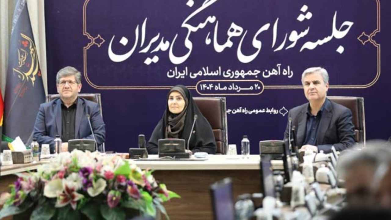 تحول در مکان‌یابی ایستگاه‌های قطار الزامی است/ حمل ۵۴ میلیون تن بار داخلی و خارجی از ابتدای سال