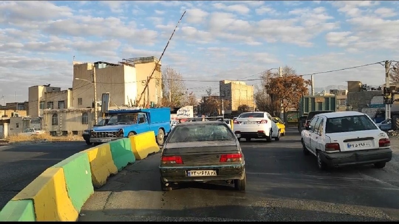 مشکلات چندین ساله تردد در جاده اصلی محدوده راه آهن شیخ آباد