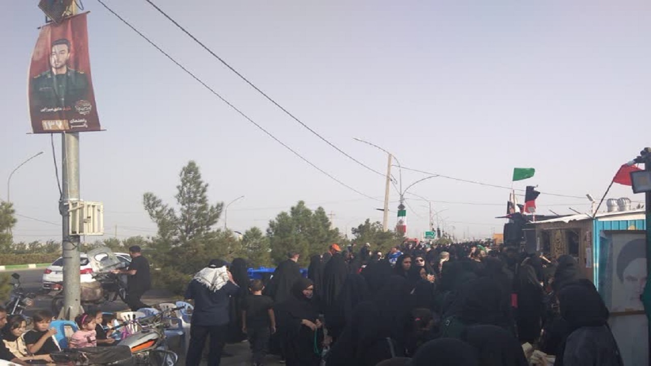 راهپیمایی باشکوه دلدادگان اربعین در قم؛ تجلی عشق به امام حسین(ع) و حمایت از جبهه مقاومت