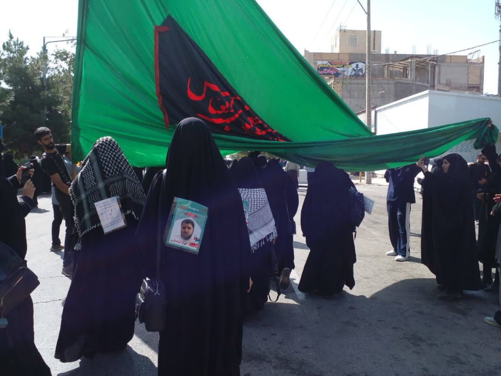 نمایی از عشق و ارادت نیشابوری&zwnj;ها به اباعبدالله الحسین (ع) در مراسم جاماندگان اربعین