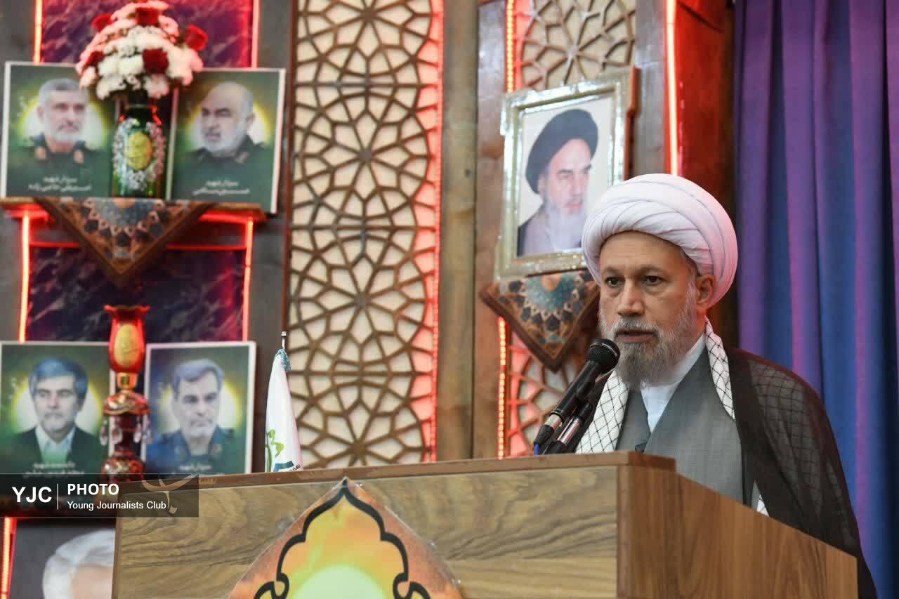 دشمنان با تحریم و سختی، در پی بازگرداندن ما از دین هستند
