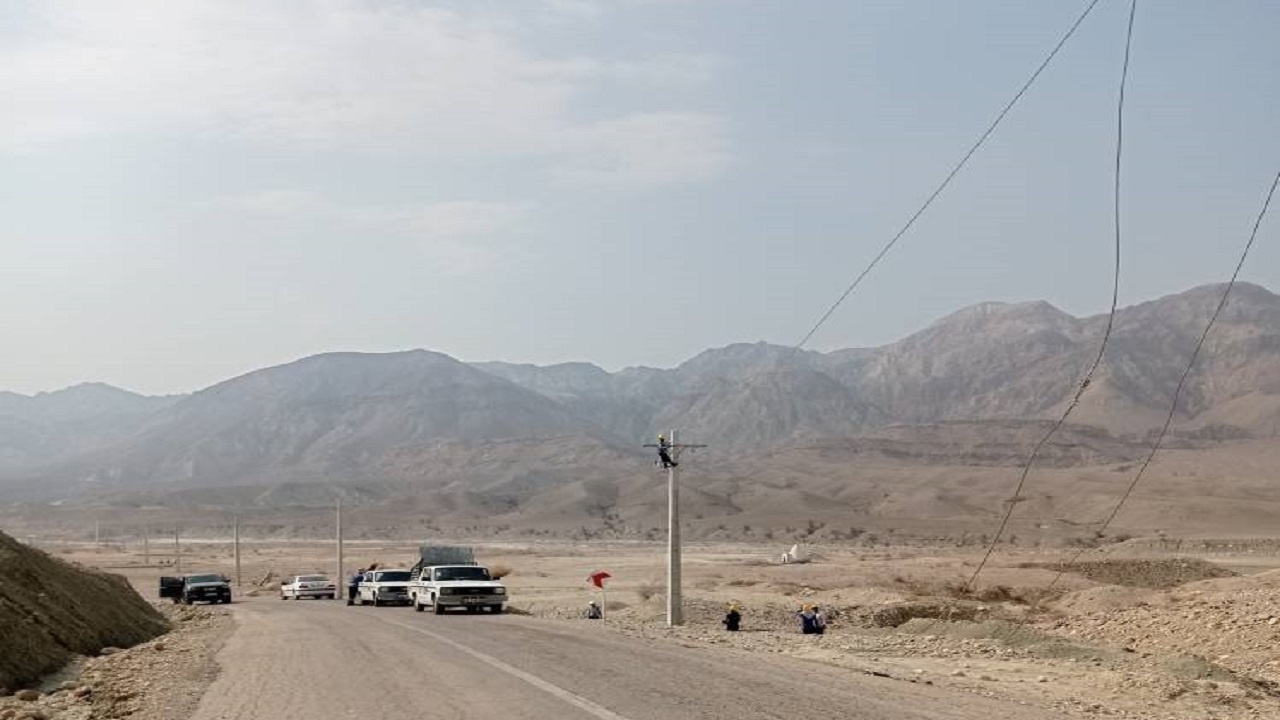 خسارت توفان و تندباد به شبکه برق بستک هرمزگان