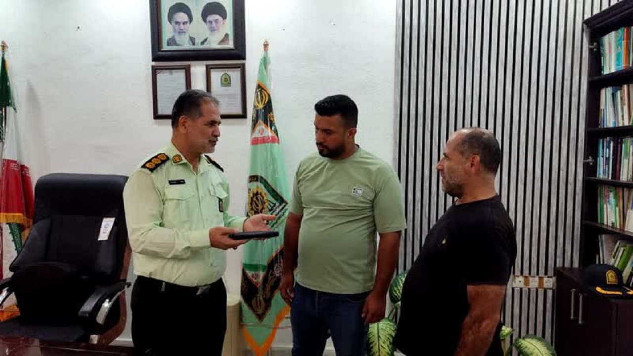 بازگشت کیف حاوی دلار و طلا به گردشگر عراقی
