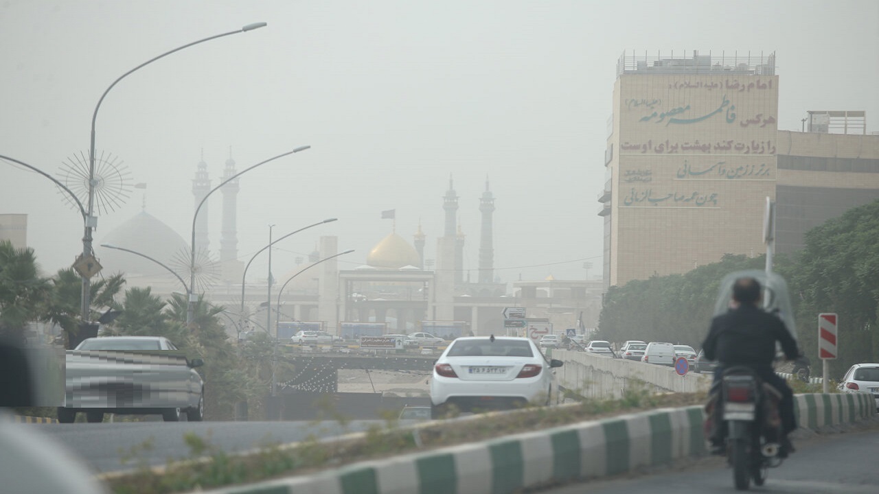 گرد و غبار و وزش باد در قم