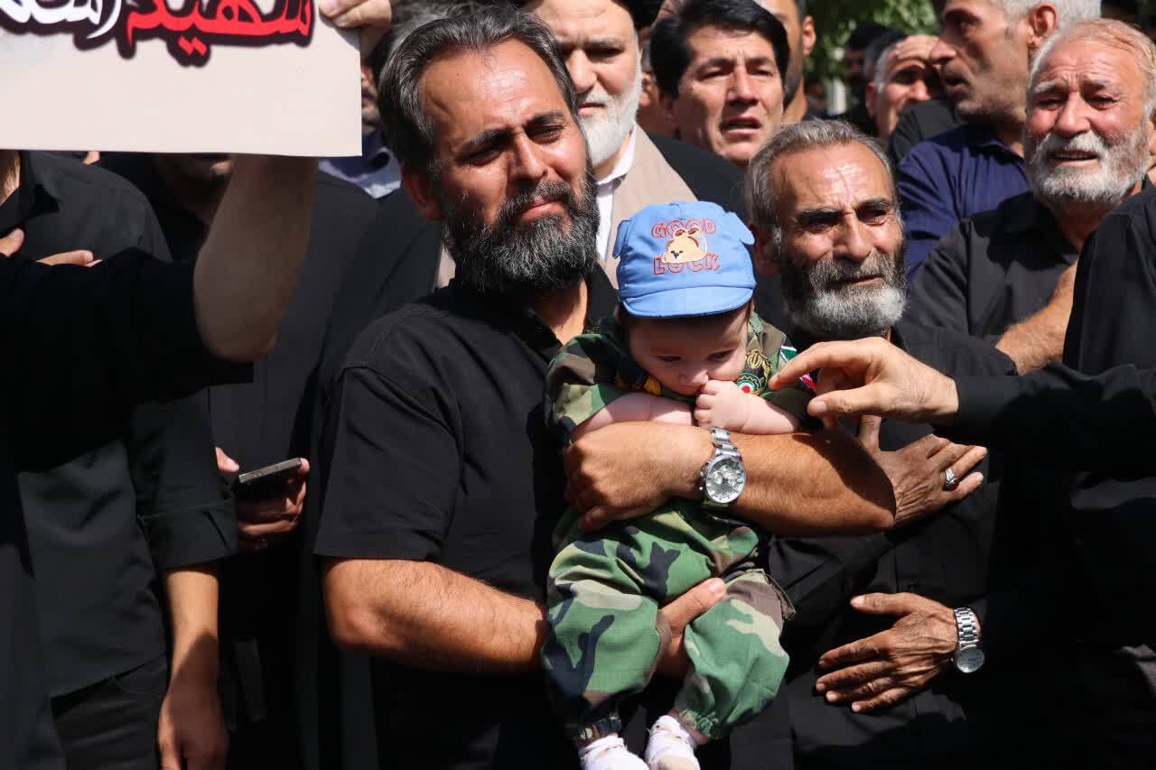 تشییع پیکر مطهر شهید اسماعیل پاشایی در شهرستان بهارستان