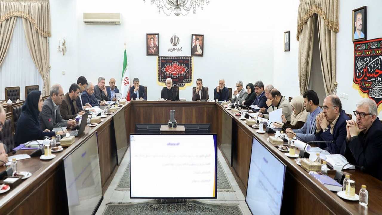 عارف: راهبرد دولت چهاردهم تمرکززدایی و واگذاری اختیارات است