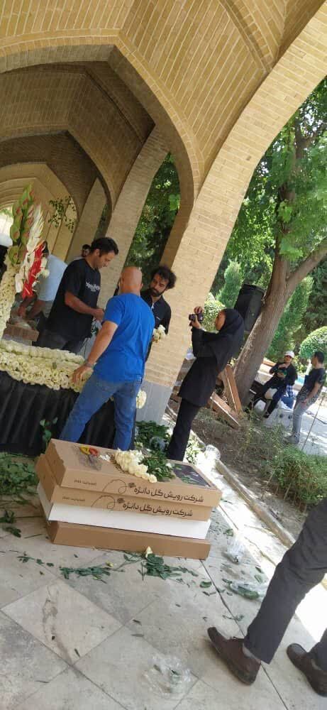 آماده سازی مزار استاد فرشچیان در جوار آرامگاه صائب تبریزی آماده سازی مزار استاد فرشچیان در جوار آرامگاه صائب تبریزی