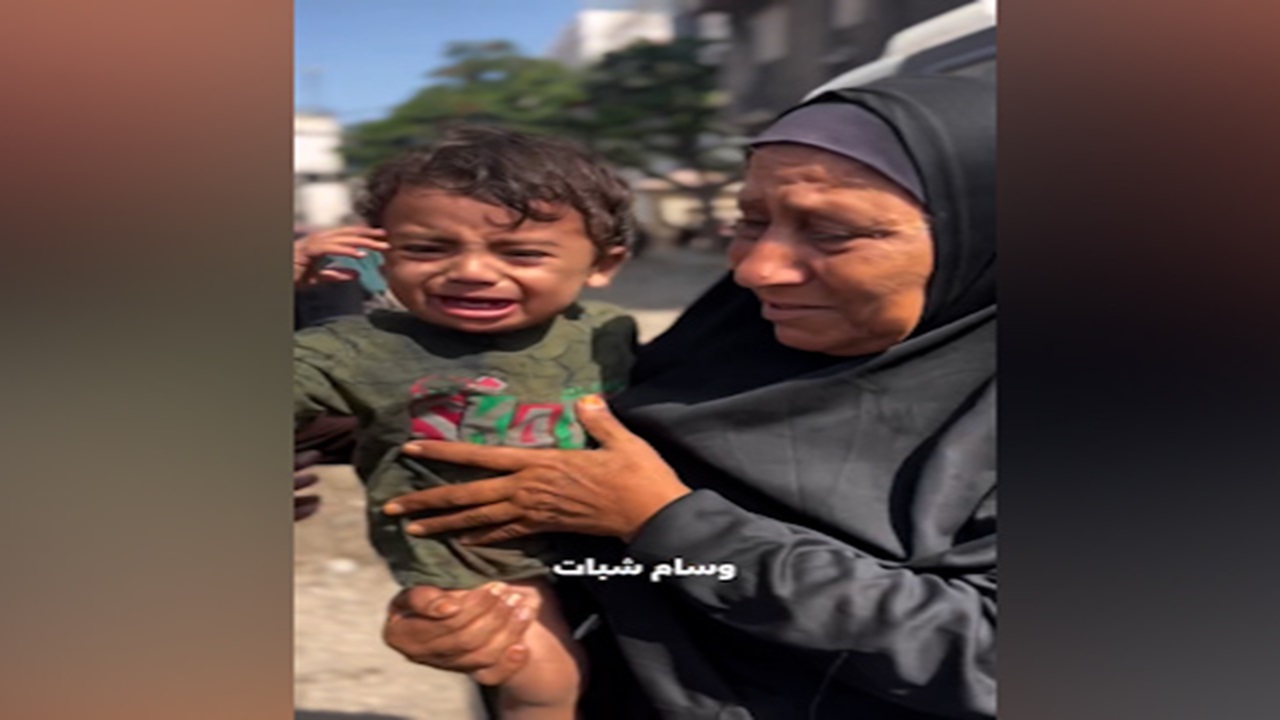 ناله‌های فرزند خبرنگار شهید هنگام وداع با پیکر پدرش + فیلم