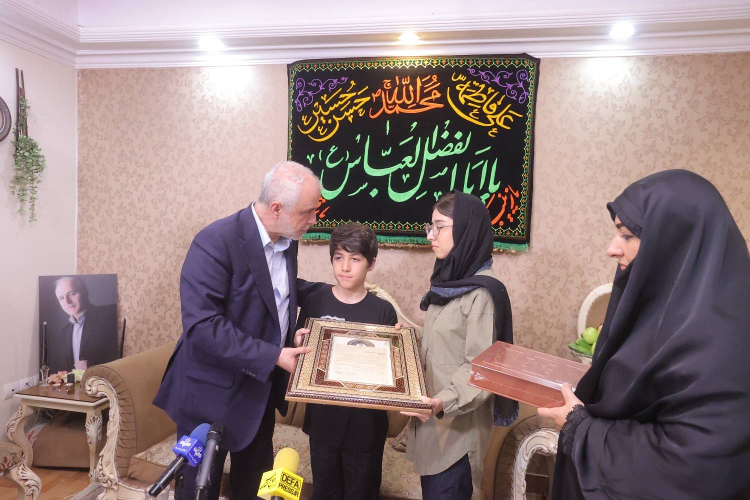 دیدار رئیس بنیاد شهید با خانواده شهید ملایوسفی دیدار رئیس بنیاد شهید با خانواده شهید ملایوسفی