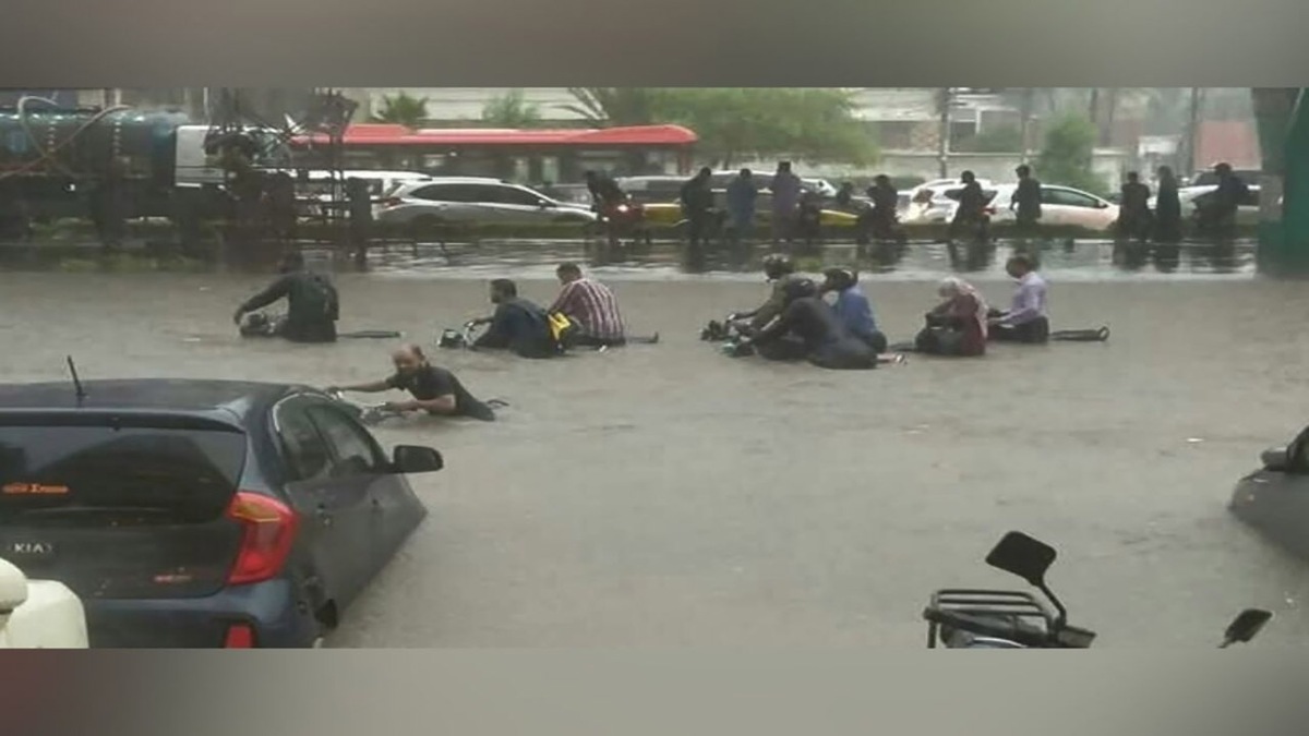 باشگاه خبرنگاران -کراچی را سیل برد؛ باران جان ۱۰ نفر را گرفت