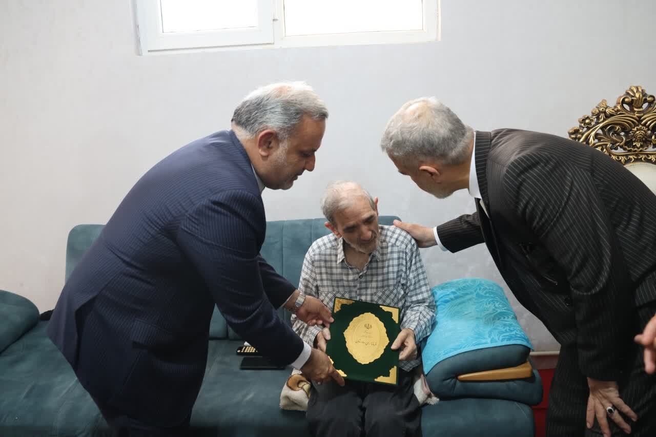 دیدار مسئولان بهارستان با دو تن از آزادگان در سالروز بازگشت آزادگان به میهن اسلامی دیدار مسئولان بهارستان با دو تن از آزادگان در سالروز بازگشت آزادگان به میهن اسلامی