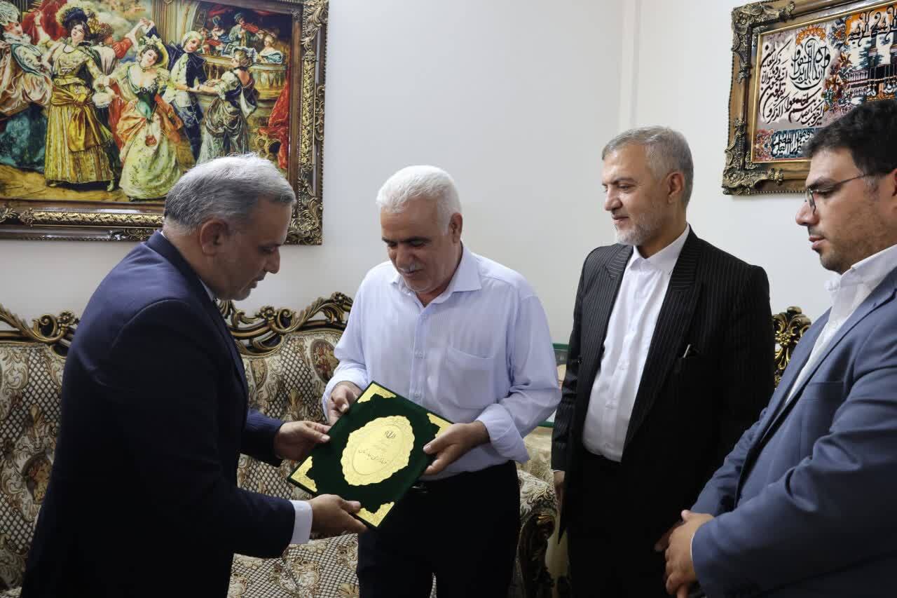 دیدار مسئولان بهارستان با دو تن از آزادگان در بهارستان دیدار مسئولان بهارستان با دو تن از آزادگان در بهارستان