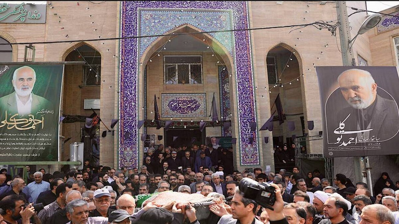 پیکر احمد توکلی به خاک سپرده شد