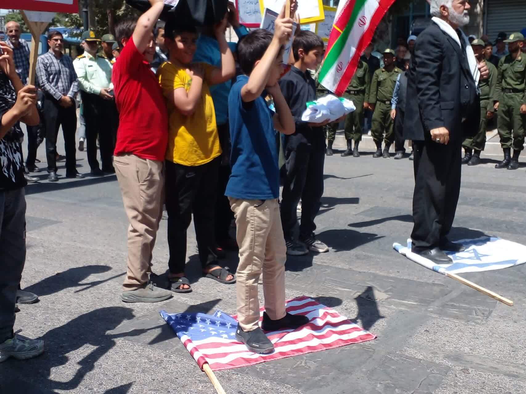 حضور کودکان در مراسم راهپیمایی