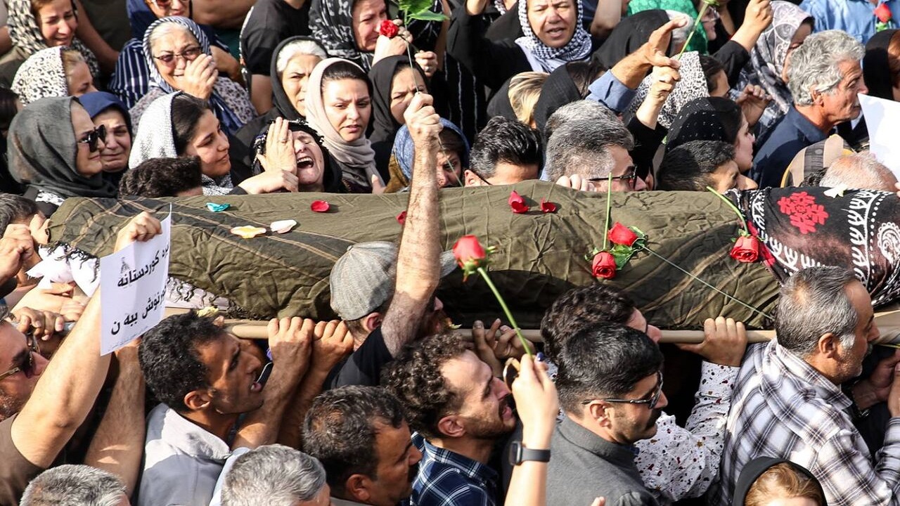 پیکر حمید مرادی در بهشت محمدی سنندج به خاک سپرده شد