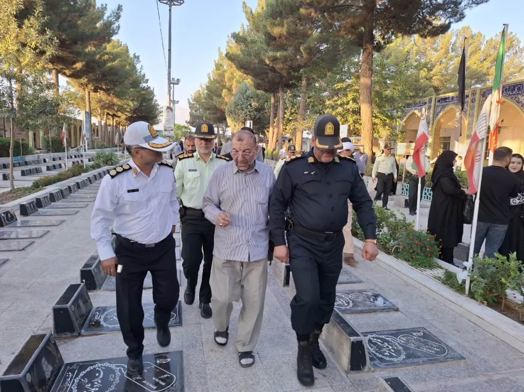 حضور فرماندهان در گلزار شهدا