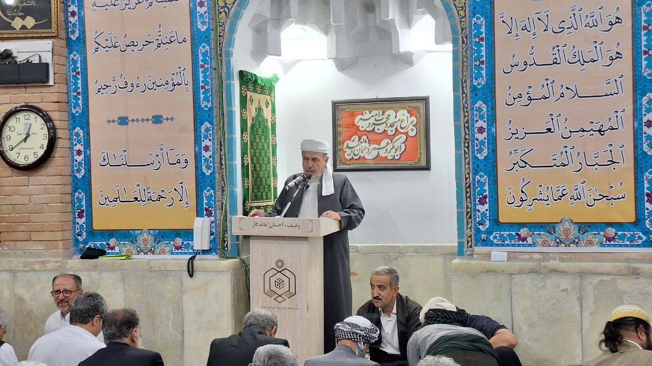 مسئولان باید برای سعادت و منفعت مردم و رضایت پروردگار تمام تلاش خود را به کار گیرند