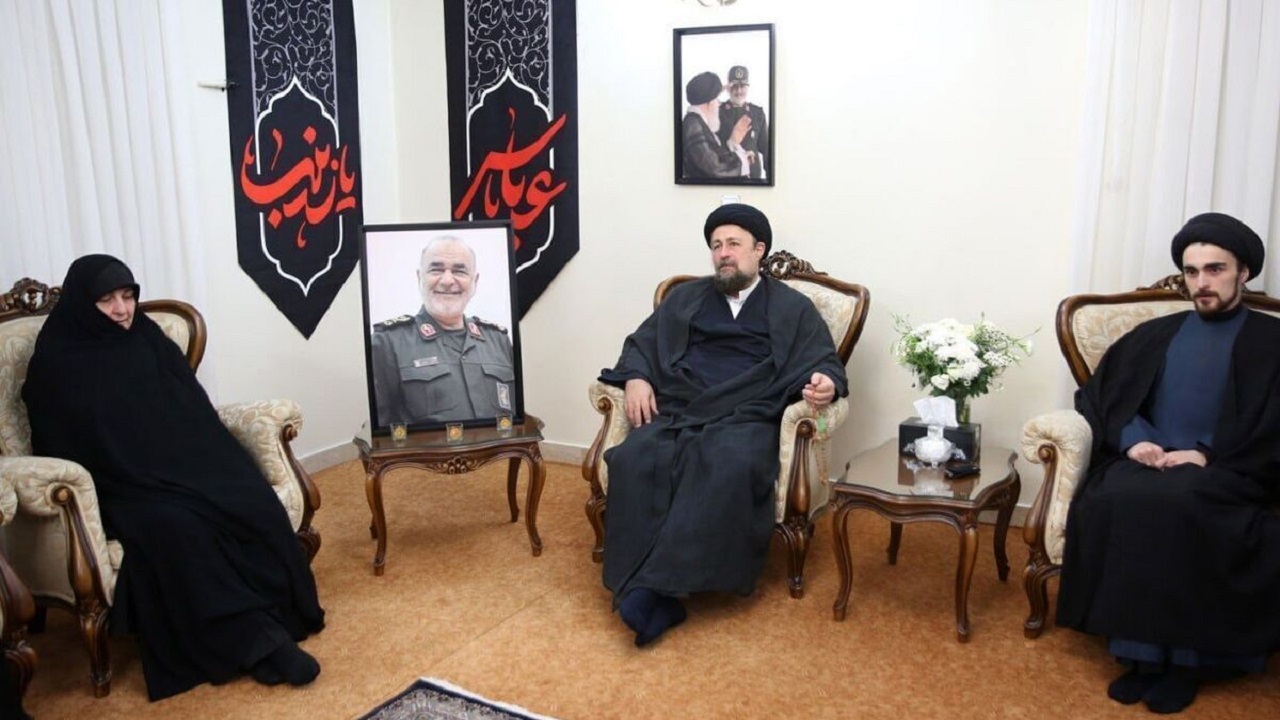 دیدار سید حسن خمینی با خانواده شهید سپهبد حسین سلامی