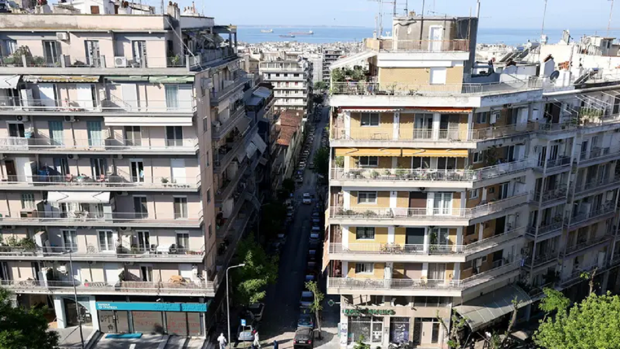 انفجار تروریستی در یک ساختمان مسکونی در یونان
