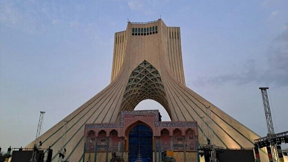 باشگاه خبرنگاران -سازه احداثی در برج آزادی مورد تایید میراث فرهنگی نیست