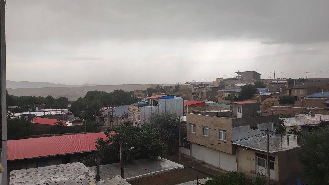 بارش باران در روستای کردشگری توآباد