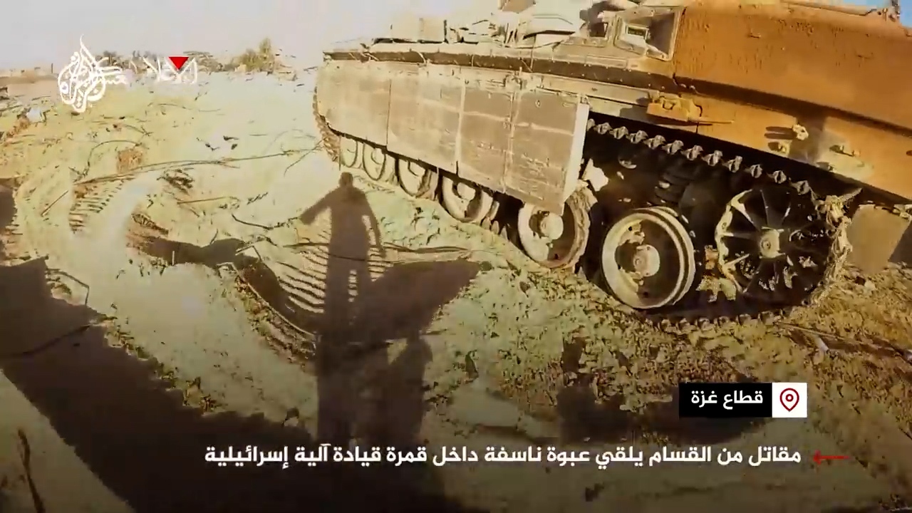 پرتاب یک بمب دست ساز به داخل کابین خودروی نظامی صهیونیست‌ها + فیلم