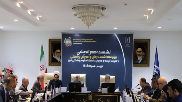 وزیر بهداشت: تلاش می‌کنیم حقوق دستیاران ۳۰ درصد افزایش یابد