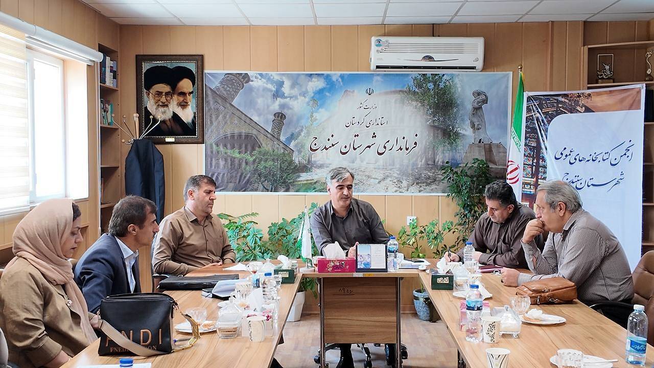کتابخانه‌های عمومی باید اعتماد عمومی را احیا کنند/جایزه "قلم روستا" با محوریت کتابخانه‌های عمومی سنندج برگزار می‌شود