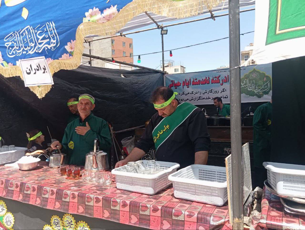 پذیرایی موکب داران دیزج_دیز از سوگواران امام رضا (ع) در مشهد مقدس