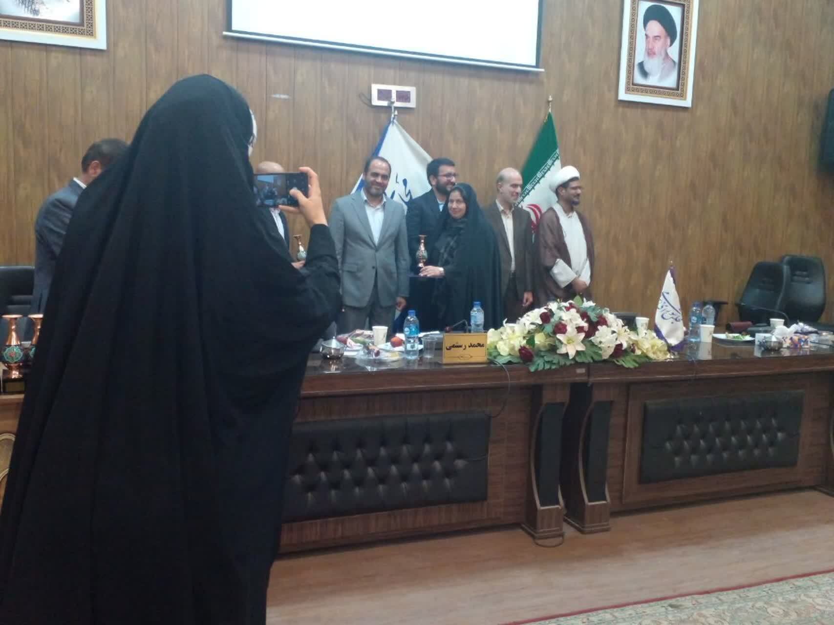 گرامیداشت هفته دولت در نیشابور با حضور جمعی از اصحاب رسانه گرامیداشت هفته دولت در نیشابور با حضور جمعی از اصحاب رسانه