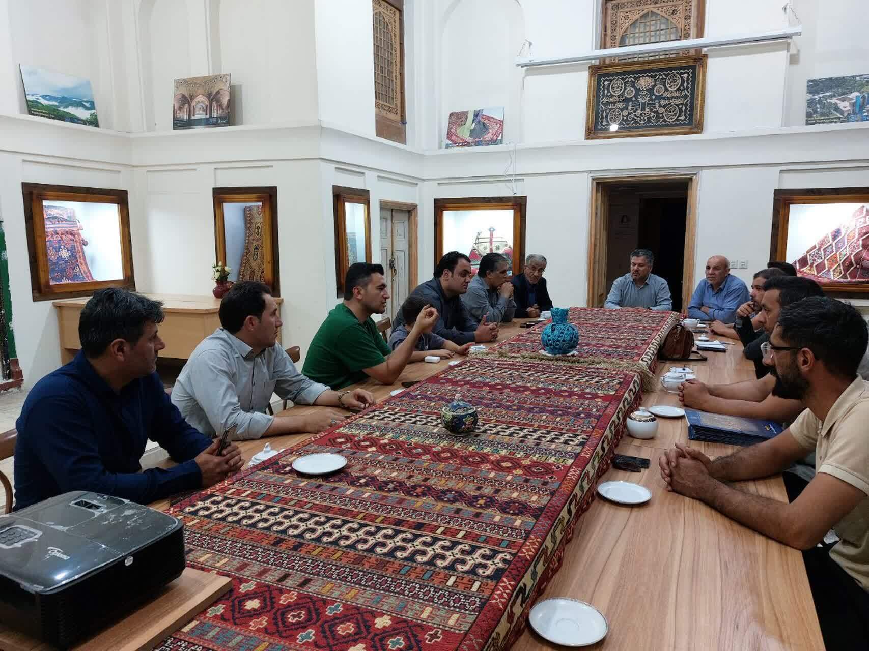 ارسال ۱۱۲ آثار به دبیرخانه نهمین جشنواره سراسری ورنی در شهرستان اهر