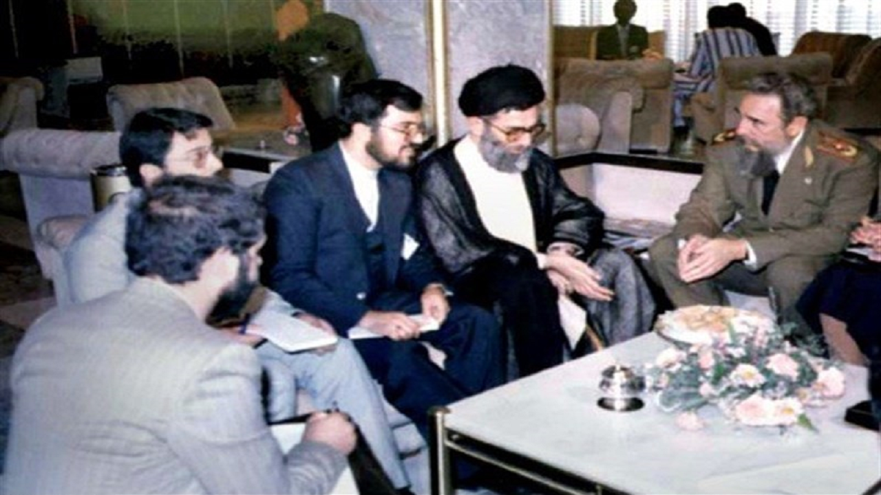 یک تصویر، یک روایت ۳/ دیدار کاسترو با آیت‌الله خامنه‌ای