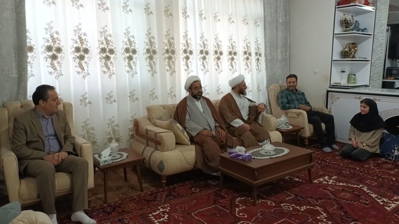 تجلیل امام&zwnj;جمعه شهرستان اهر از رتبه&zwnj; های برتر آزمون سراسری دانشگاه&zwnj; ها