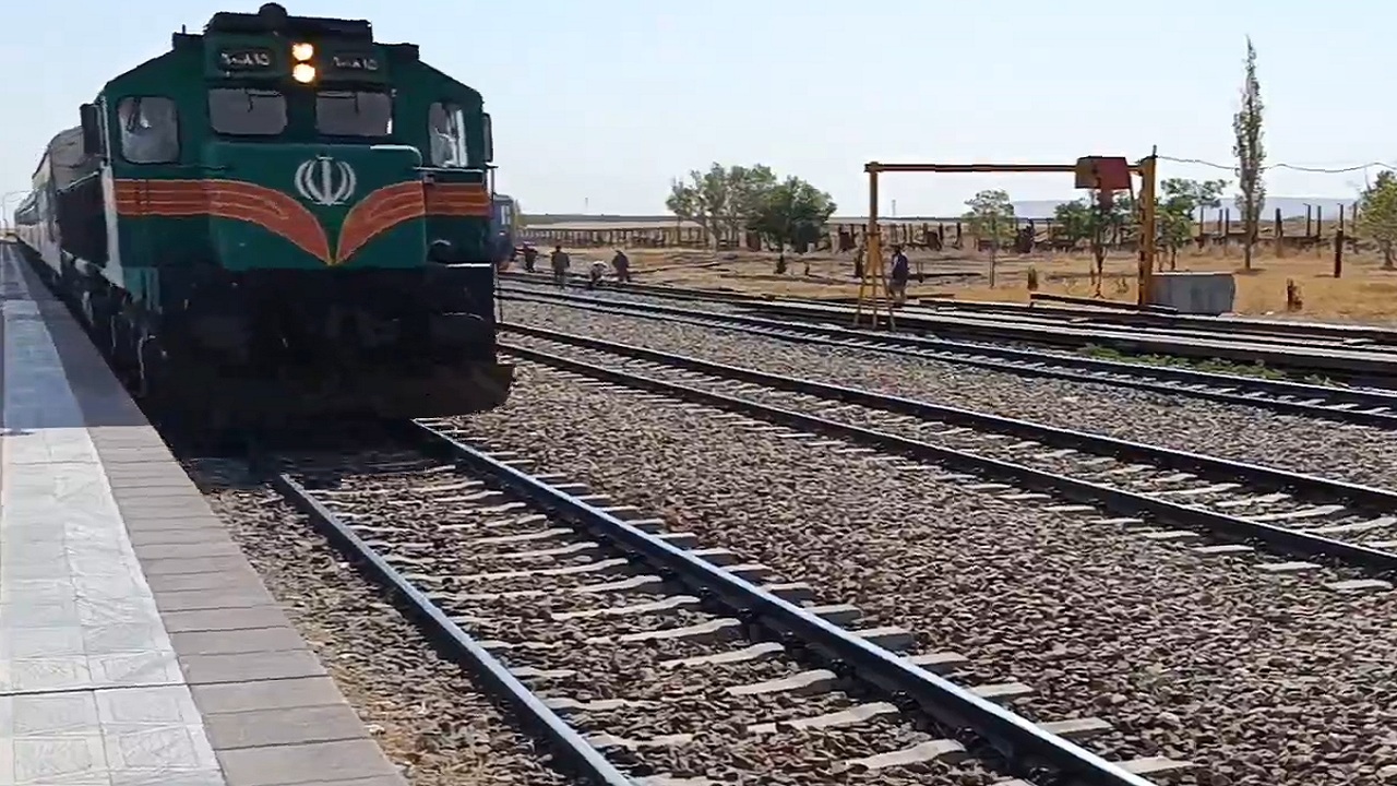 نوسازی شبکه ریلی کشور با ریل‌های طویل