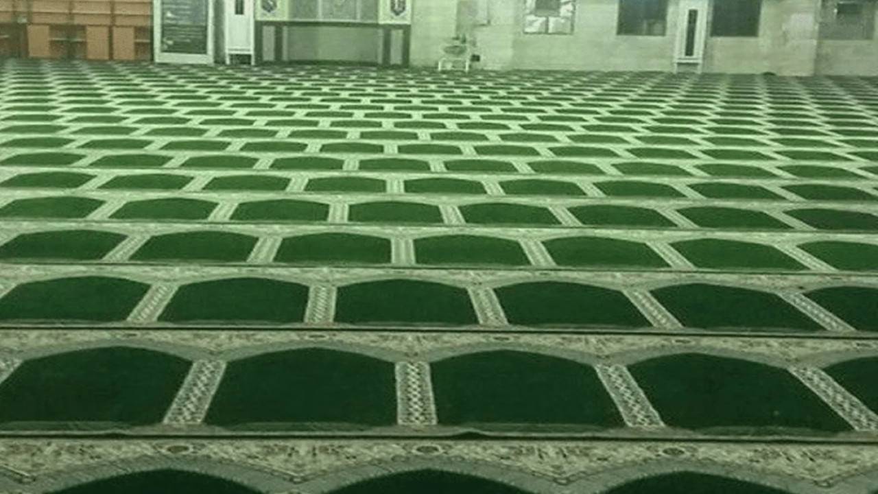 اهداء ۳۰۰ متر فرش سجاده‌ای توسط خیر دهدشتی به مسجد امیرالمومنین (ع)