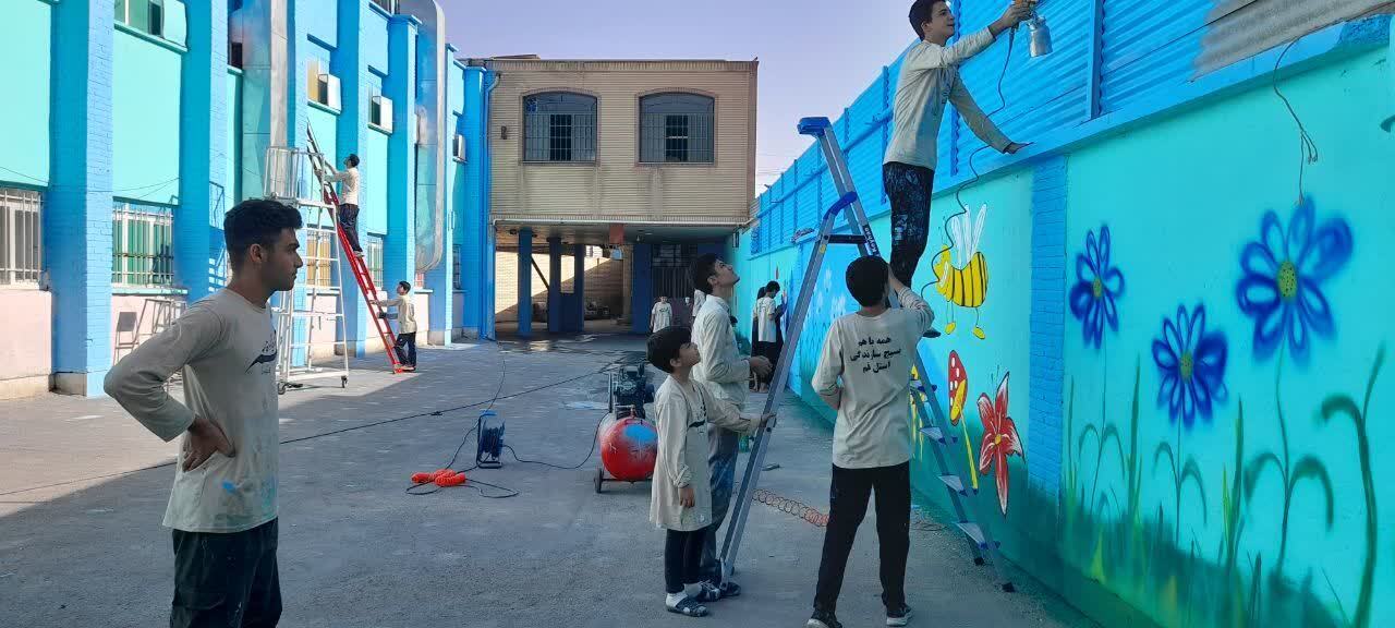 رنگ جهاد و امید بر دیوارهای مدارس قم
