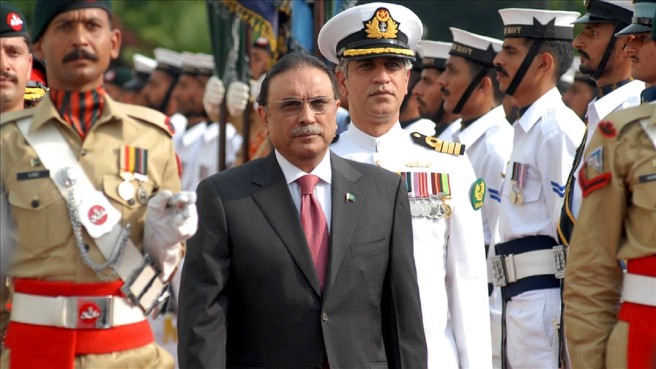 زرداری: دفاع پاکستان «شکست‌ناپذیر» است