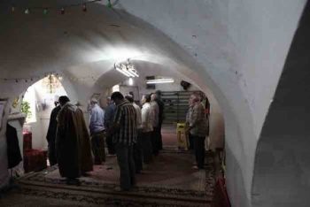 نماز جماعت در مسجد بقیه الله