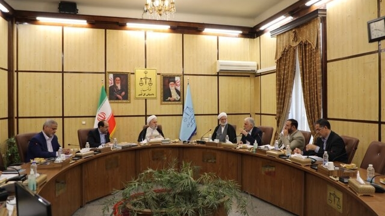 پس از حمله رژیم اسرائیل به اوین ۹۰۰ زندانی با ارفاقات قانونی آزاد شدند