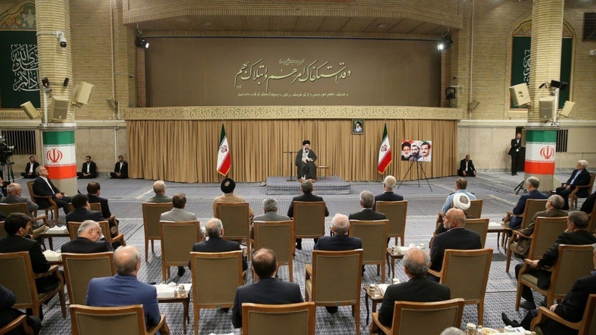 خاطره رهبر انقلاب از دوران تبعید در ایرانشهر و برگزاری هفته وحدت + فیلم