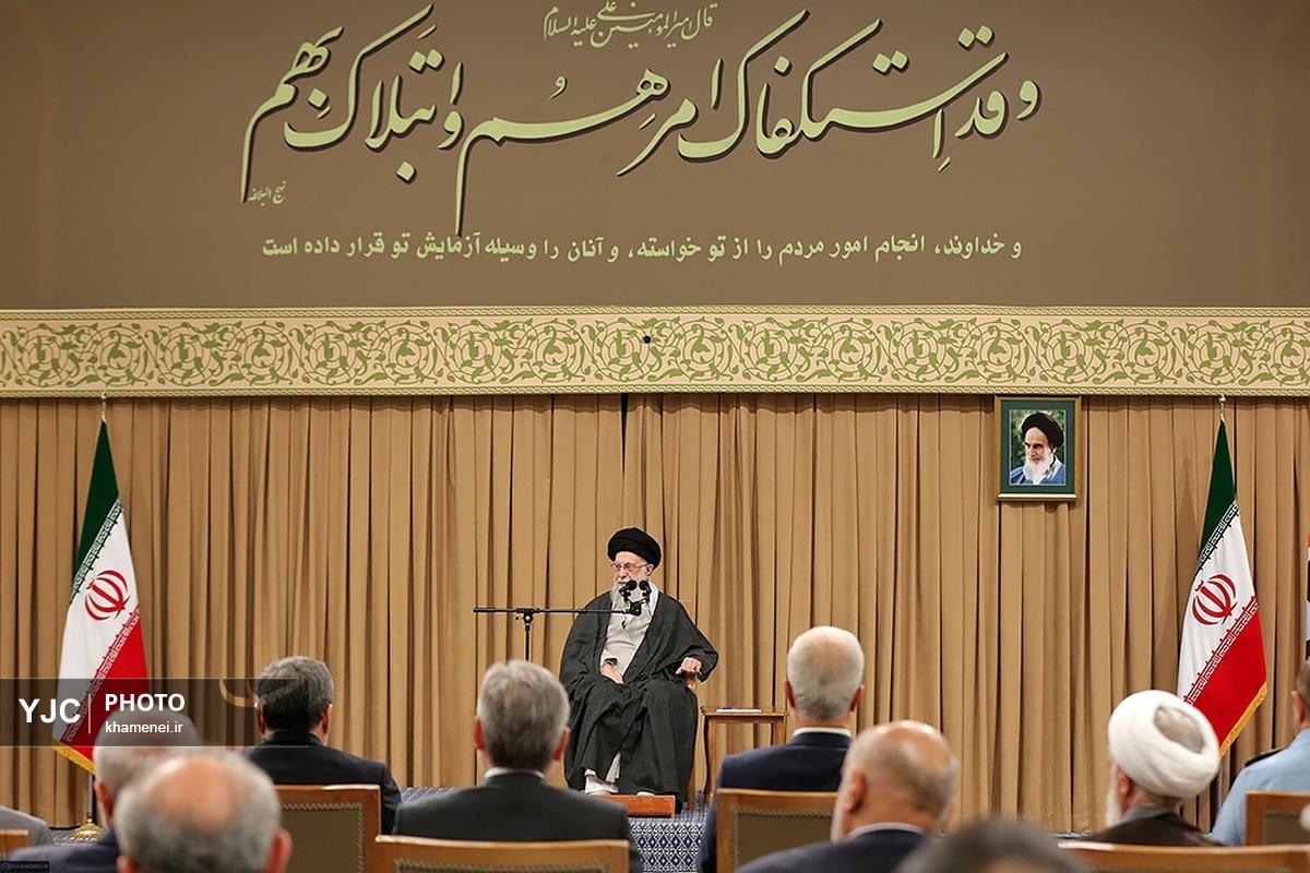 دیدار دست‌اندرکاران کنگره بین‌المللی میرزای نائینی با رهبر معظم انقلاب