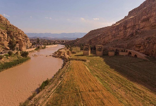 شهر پل&zwnj;های سنگی در لرستان؛ جایی که تاریخ بر رودخانه&zwnj;ها قدم می&zwnj;زند/اتونشر برای فردا