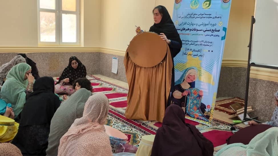 برگزاری دوره آموزشی رودوزی‌های سنتی در روستای سایه‌خوش
