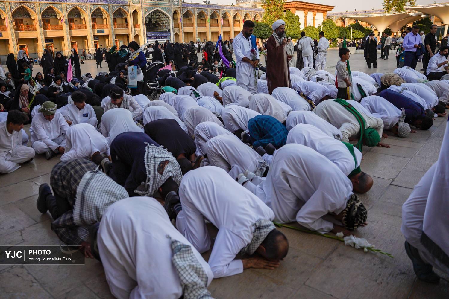 تشرف کاروان پیاده فیروزآباد به حرم شاهچراغ (ع) + تصاویر