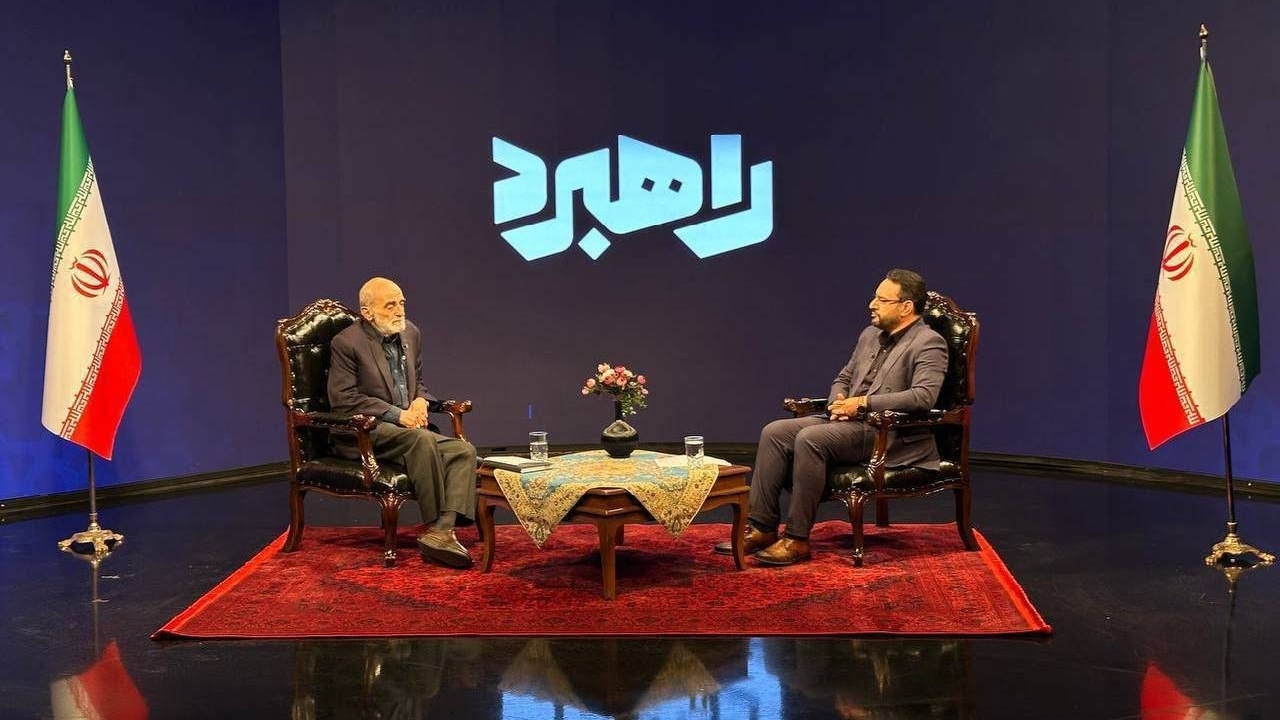 شریعتمداری: مذاکره معنایی جز تسلیم ندارد