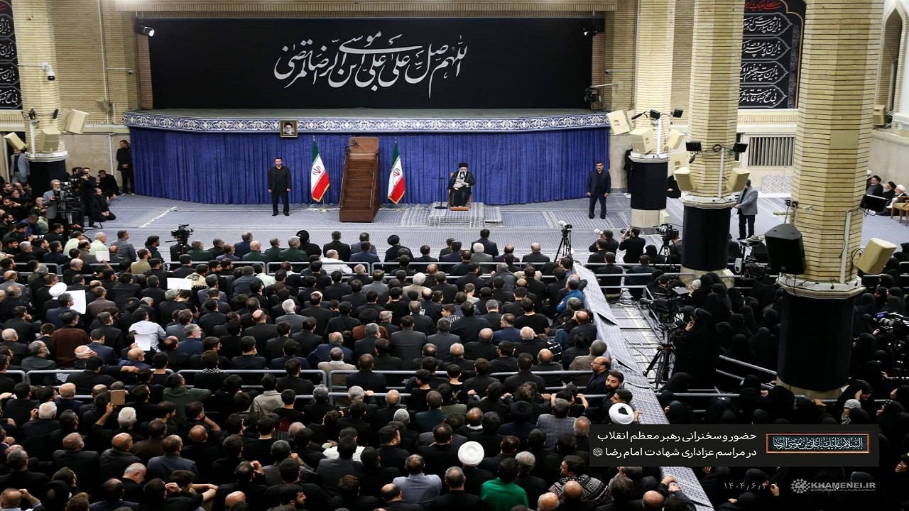 رهبر معظم انقلاب: سپر پولادین اتحاد مردم، مسئولان و نیروهای مسلح نباید خدشه‌دار شود